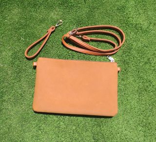 Bolso marrón mano/hombro. 