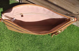 Bolso marrón mano/hombro. 
