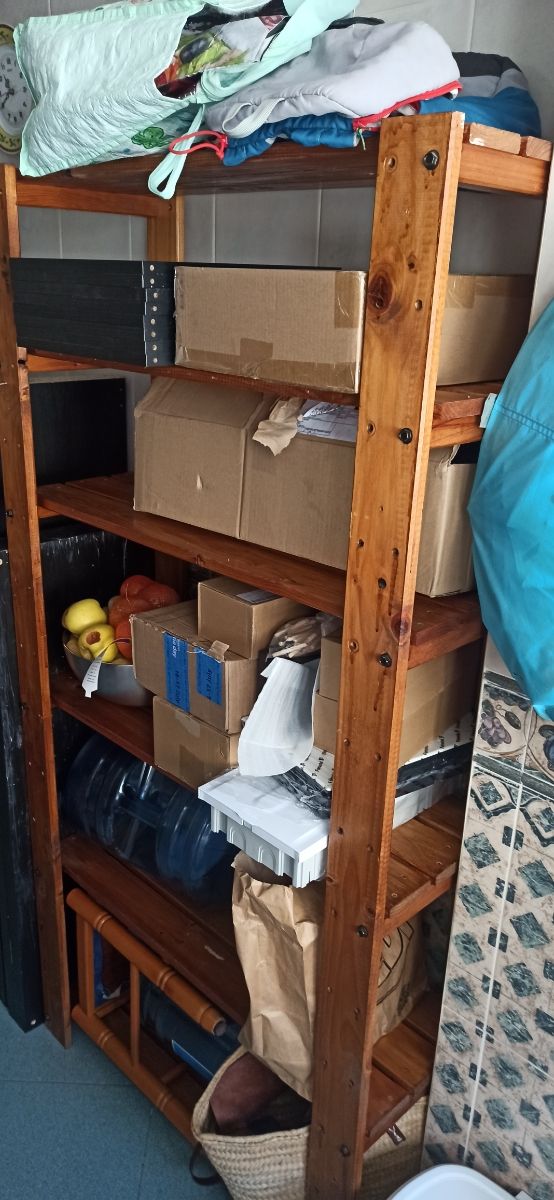 Estantería de madera