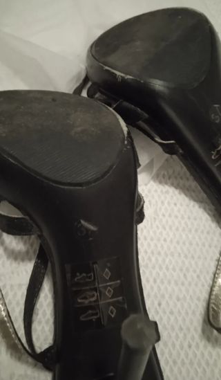 Sandalias negras tacón alto