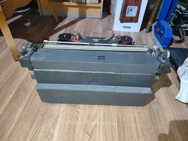 OLIVETTI LINEA 98 MAQUINA DE ESCRIBIR