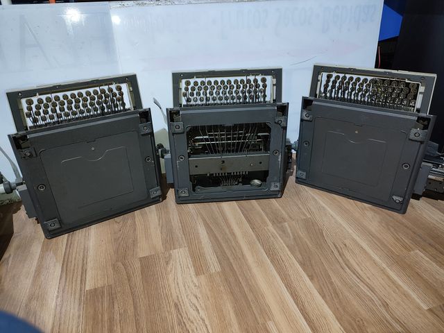 OLIVETTI LINEA 98 MAQUINA DE ESCRIBIR