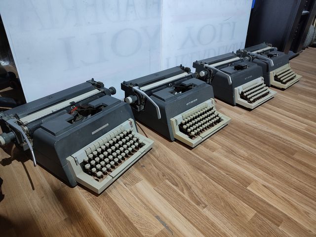 OLIVETTI LINEA 98 MAQUINA DE ESCRIBIR