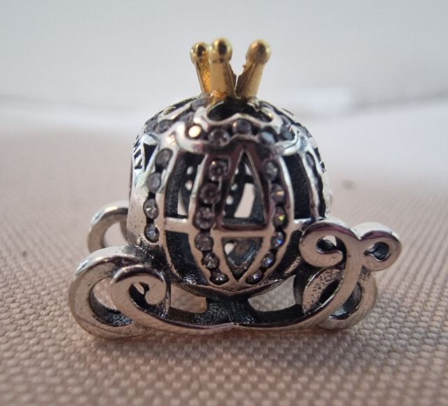 Charm nuevo de carroza Cienicienta