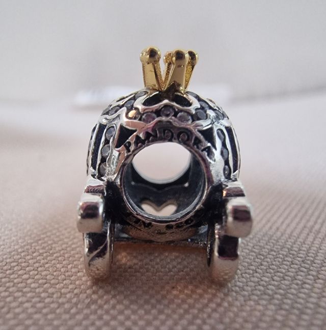 Charm nuevo de carroza Cienicienta