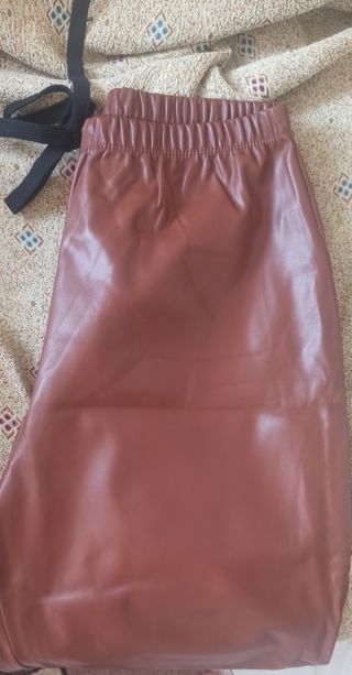 Pantalón engomado
