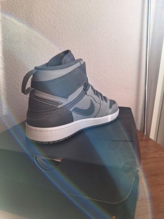 Air Jordan 1 Hi Flyease