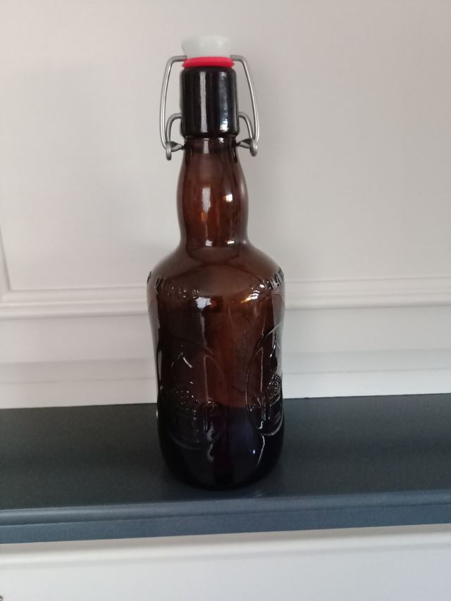 Bottiglia di birra vuota