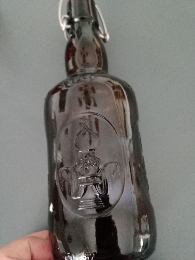 Bottiglia di birra vuota