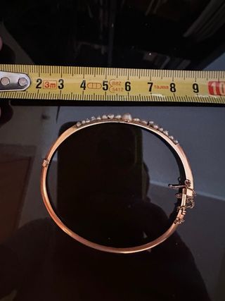 Brazalete oro y perlas naturales.