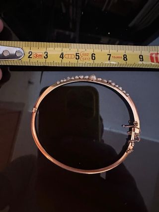 Brazalete oro y perlas naturales.