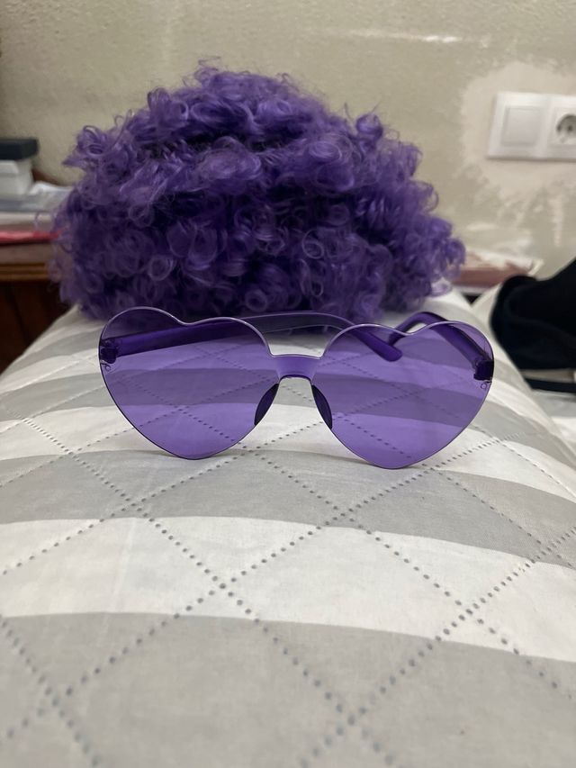 Disfra con Peluca morada + gafas + collar