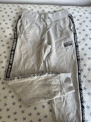 Pantalones chandal adidas grises 