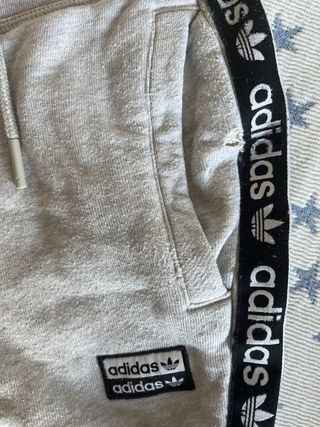 Pantalones chandal adidas grises 