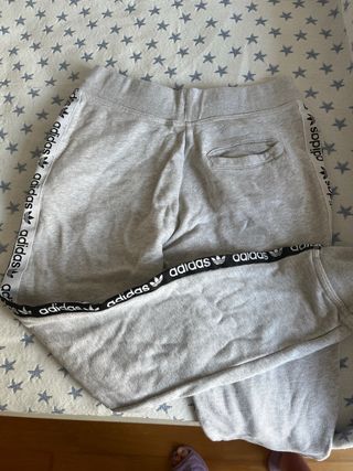 Pantalones chandal adidas grises 