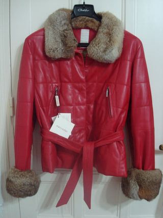 Cazadora de cuero rojo nueva con cuello de piel
