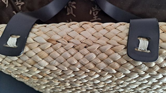 Capazo de mimbre. Shiseido