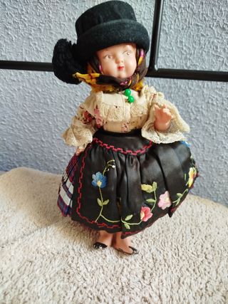 Muñeca muy  antigua 