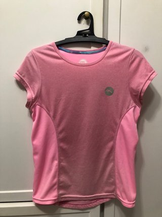Camiseta de niña rosa para hacer deporte