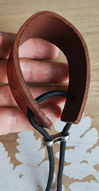 Pulsera artesanal en cuero 