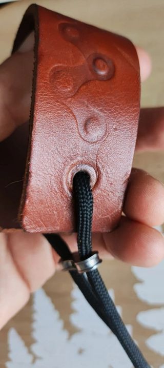 Pulsera artesanal en cuero 