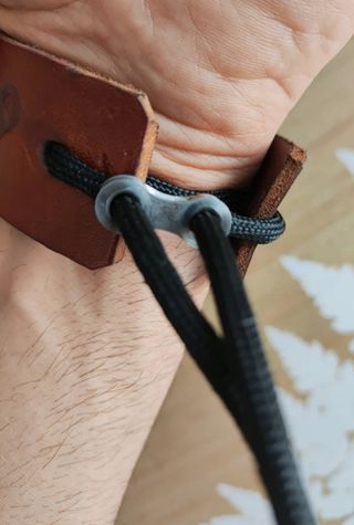 Pulsera artesanal en cuero 