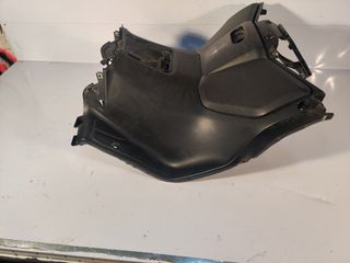 contraescudo plastico guantera yamaha xmax 2011