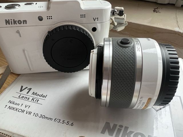 Nikon V1 Model Lens Kit