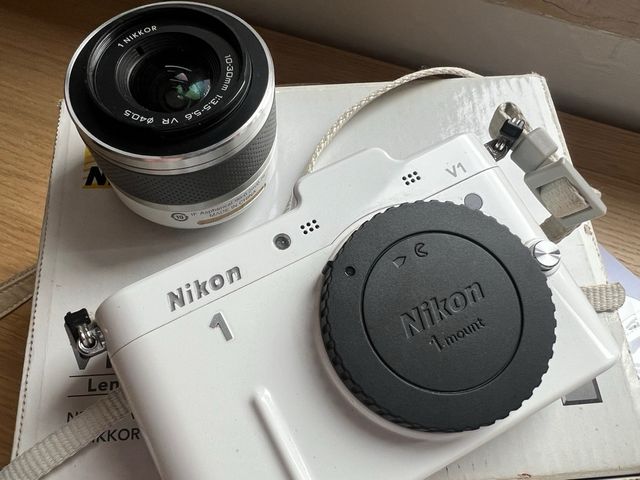 Nikon V1 Model Lens Kit