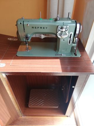 MÁQUINA DE COSER REFREY 427-VZ
