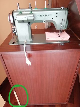 MÁQUINA DE COSER REFREY 427-VZ