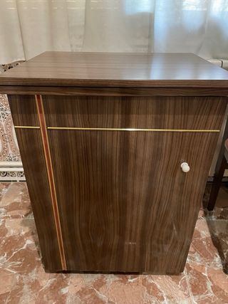 Máquina coser recién puesta a punto cose perfecto