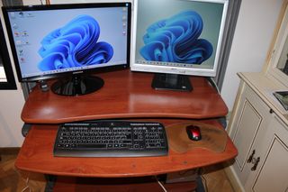 Mesa para ordenador muy completa