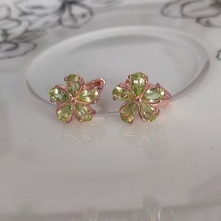 pendientes de peridoto
