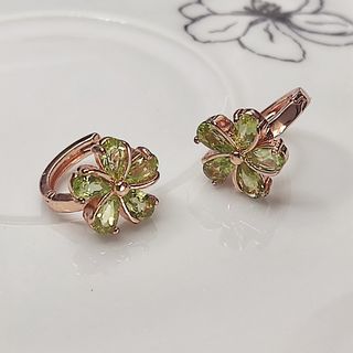 pendientes de peridoto