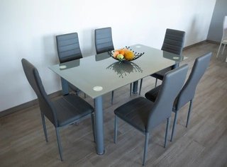 mesa avatar cristal y 6 sillas en polipiel
