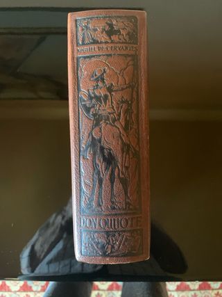 El Quijote encuadernado en piel.