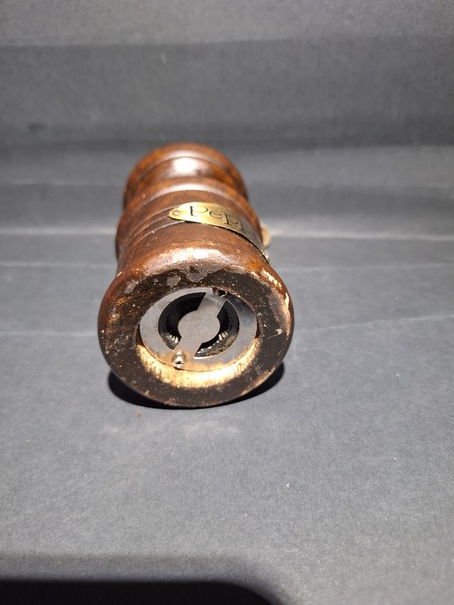 Antiguo molinillo de pimienta