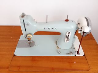 Maqui a de coser antigua