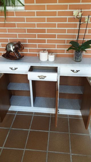 Mobili vintage restaurati a gesso