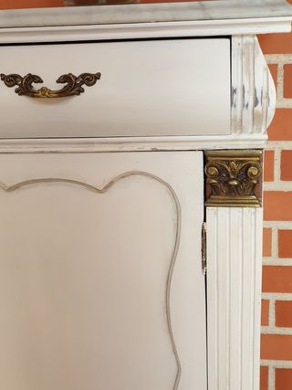 Mobili vintage restaurati a gesso