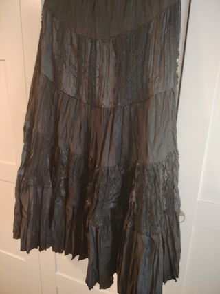 Falda negra larga con encaje