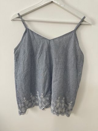 Blusa de rayas con encajes