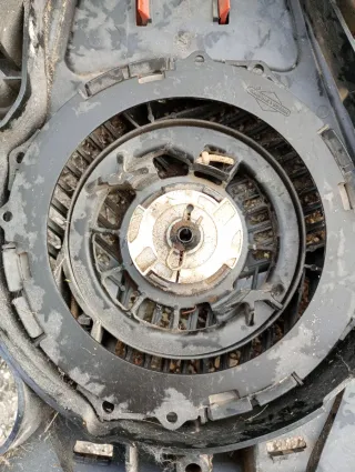 Tapa motor cortacésped
