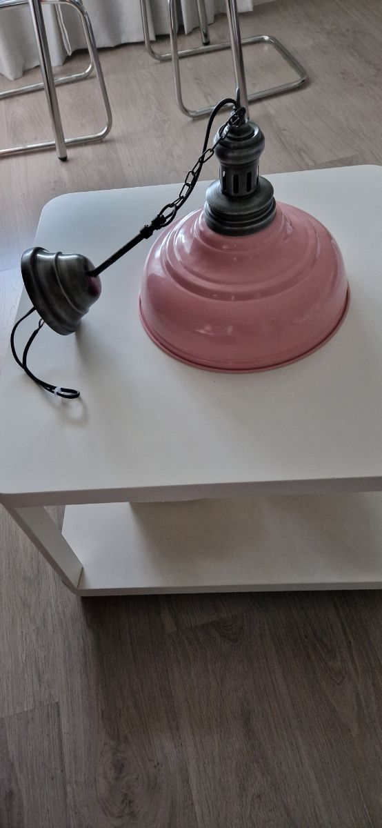 Lámpara rosa estilo industrial