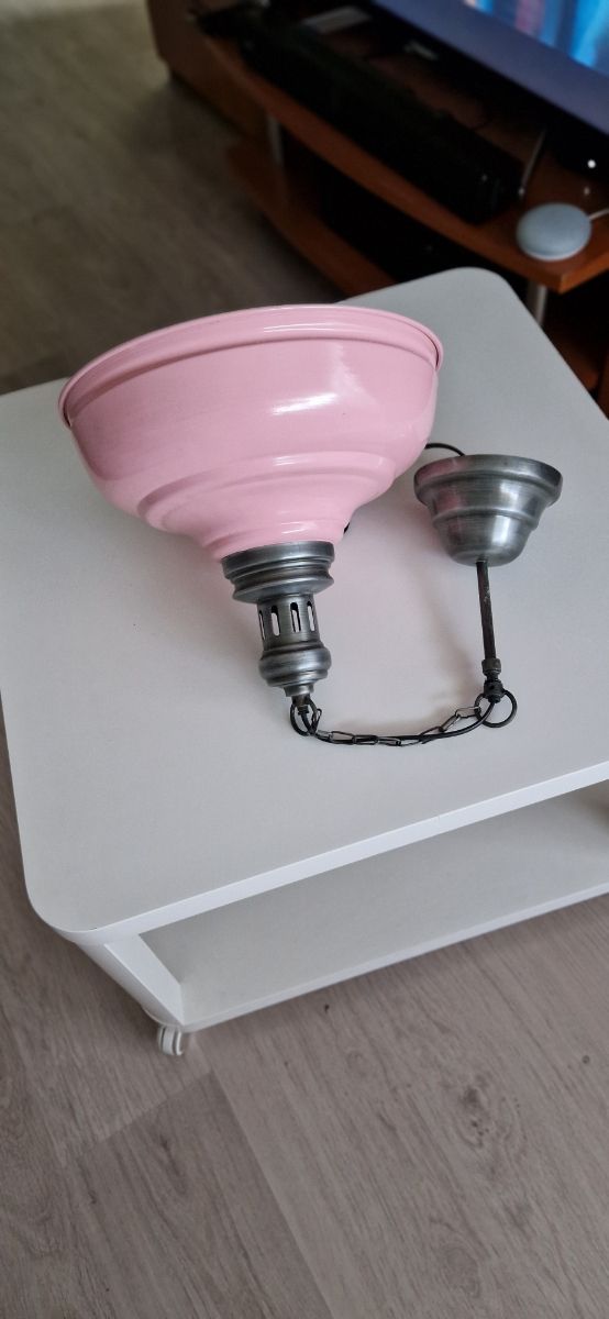 Lámpara rosa estilo industrial