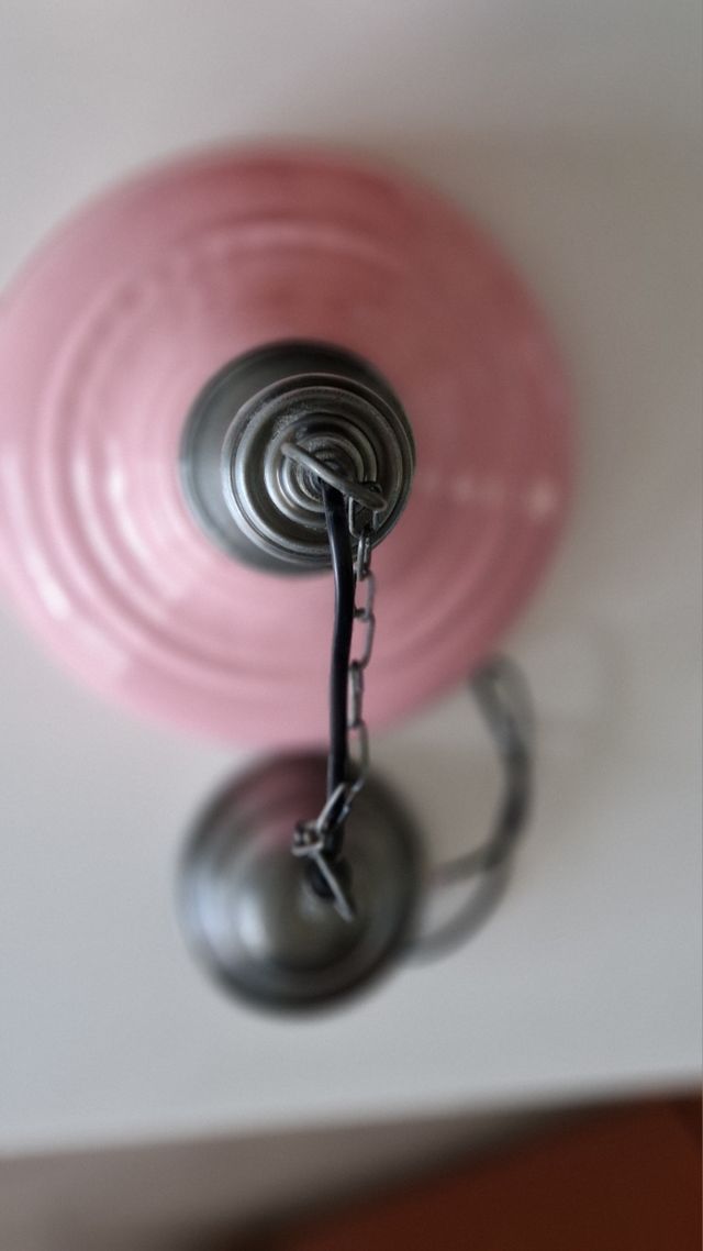 Lámpara rosa estilo industrial