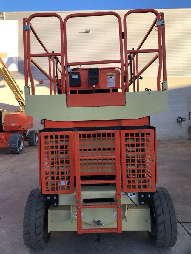 PLATAFORMA TIJERA ELÉCTRICA JLG 4069LE