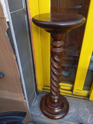 COLUMNA  SALOMÓNICA y OTRA cuadrada