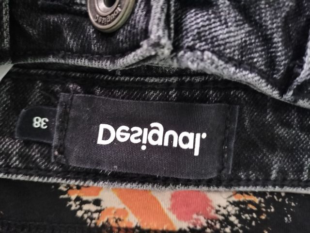 Conjunto camiseta y tejano DESIGUAL